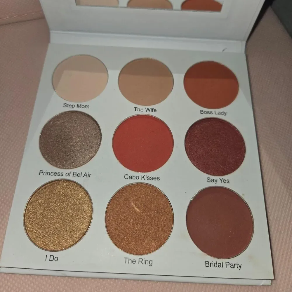 Give Them Lala Beauty  Eyeshadow Palette